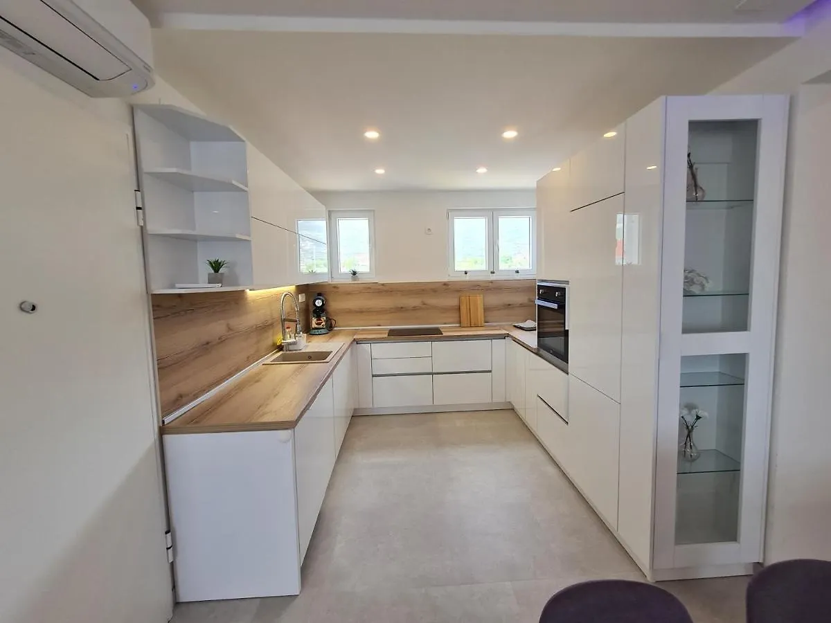 Holiday Apartment Marijana Kastela Croatia